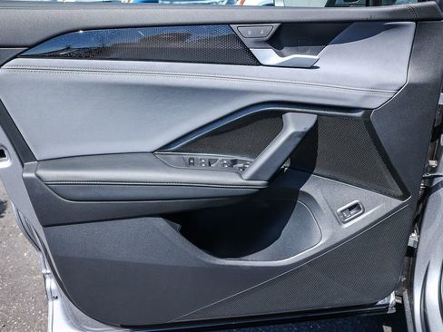 New 2025 Volkswagen Tiguan SE image 40