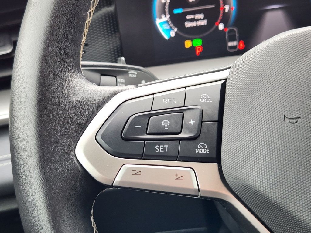 Certified 2025 Volkswagen Tiguan SE AWD/4WD image 21