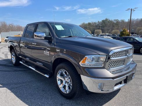 Used 2017 RAM 1500 Laramie w/ Convenience Group image 7
