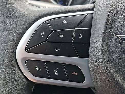Used 2024 Chrysler Pacifica Touring-L FWD image 25