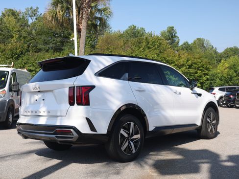 Used 2022 Kia Sorento S w/ Panoramic Sunroof Package FWD image 5
