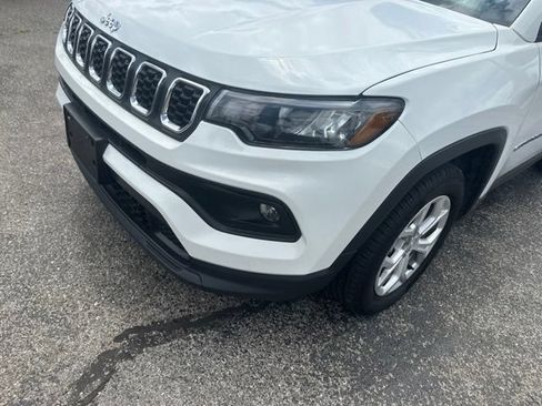 Used 2024 Jeep Compass Latitude AWD/4WD image 9