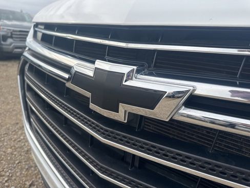 Used 2021 Chevrolet Traverse LT image 40