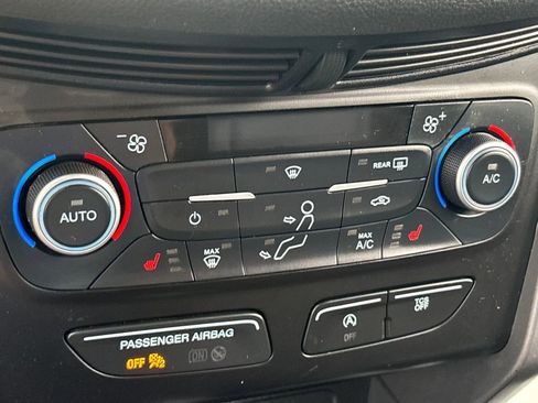Used 2018 Ford Escape SEL AWD/4WD image 16