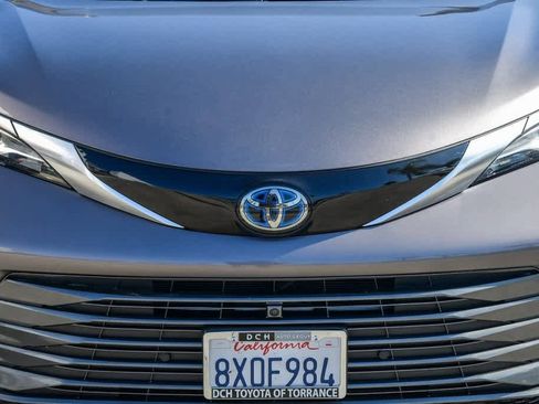 Used 2021 Toyota Sienna Platinum image 5