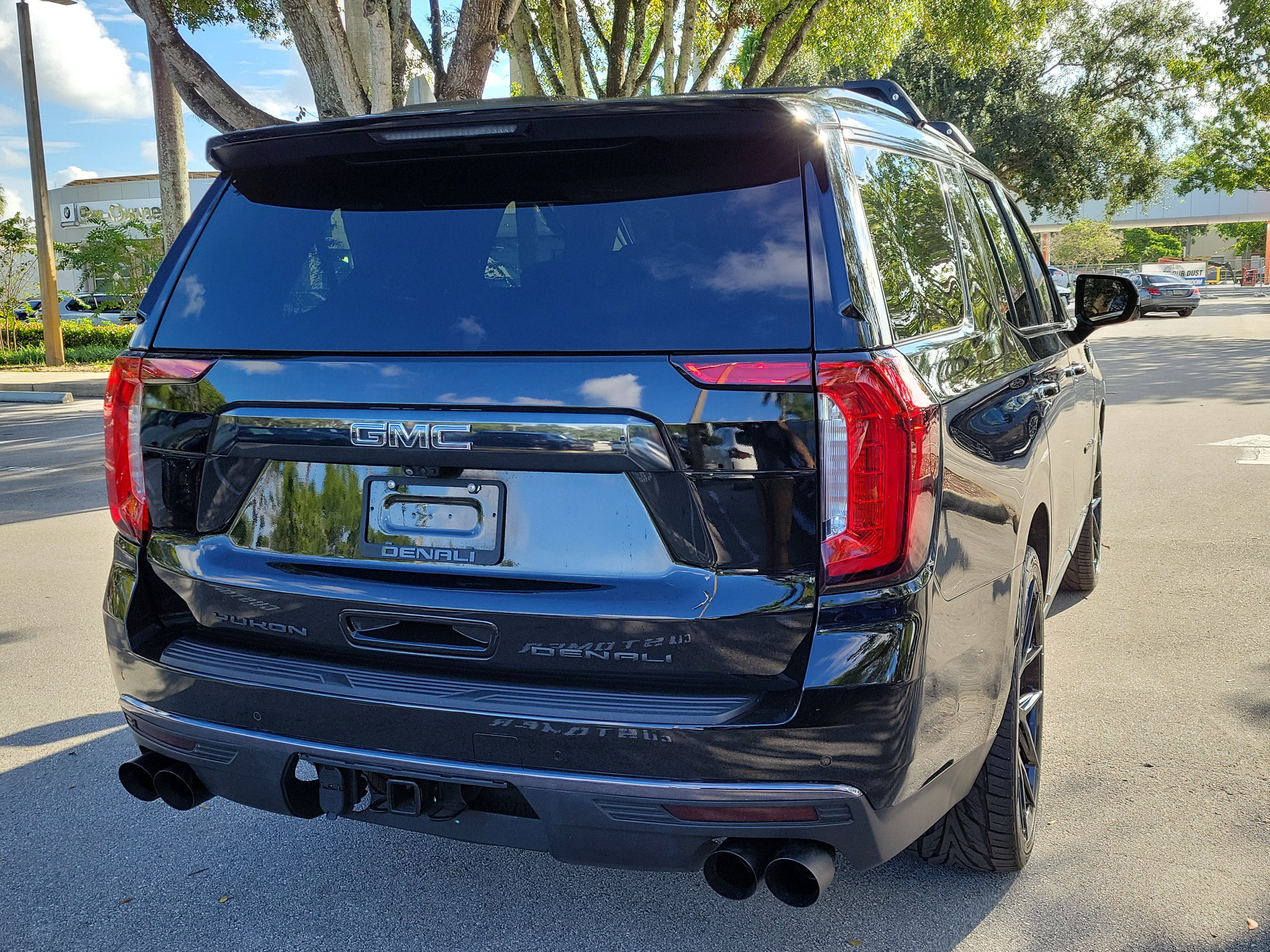 Used 2024 GMC Yukon Denali Ultimate AWD/4WD image 5