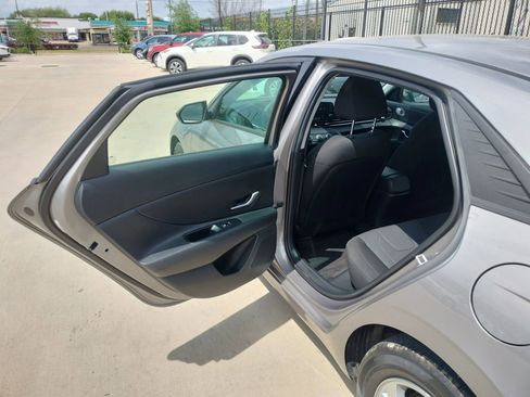 Used 2023 Hyundai Elantra SE image 26