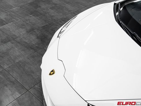 Used 2021 Lamborghini Huracan EVO RWD image 9