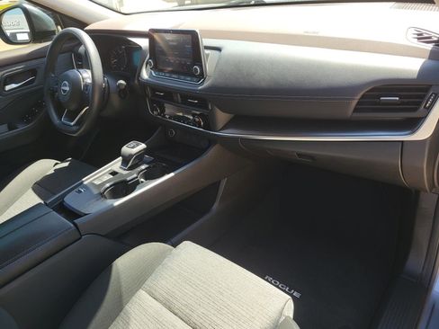 Used 2023 Nissan Rogue SV image 14