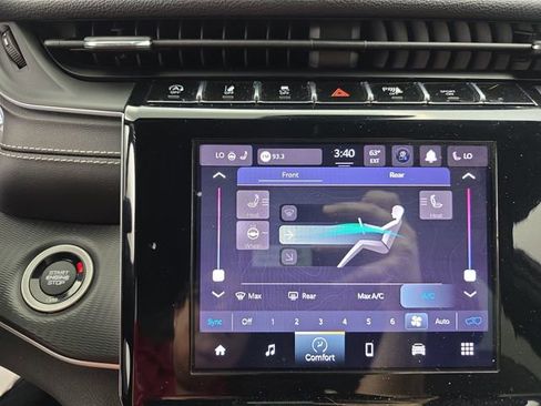 Used 2023 Jeep Grand Cherokee L Laredo image 32