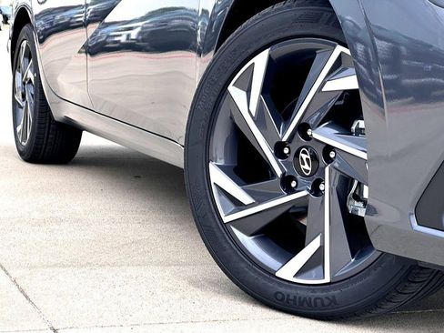 Used 2025 Hyundai Elantra Sport w/ Cargo Package FWD image 2