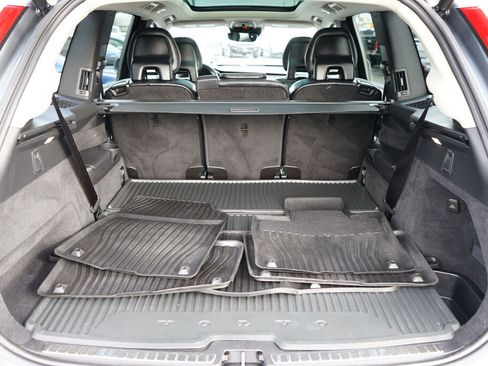 Used 2018 Volvo XC90 T6 Momentum w/ Convenience Package image 5