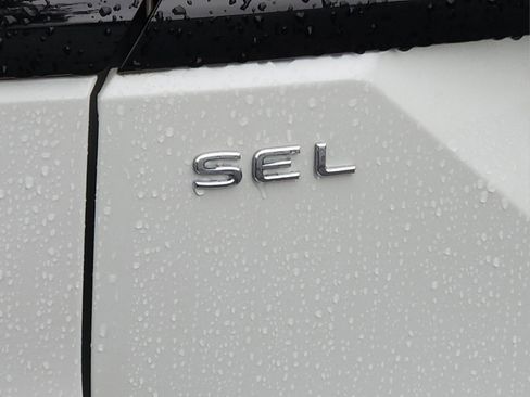 New 2024 Volkswagen Atlas Peak Edition SEL image 9