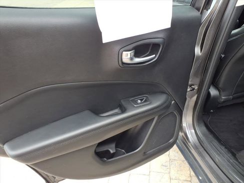 Used 2020 Jeep Compass Latitude image 14