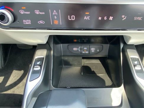 Certified 2025 Kia Sorento S w/ Panoramic Sunroof Package FWD image 20