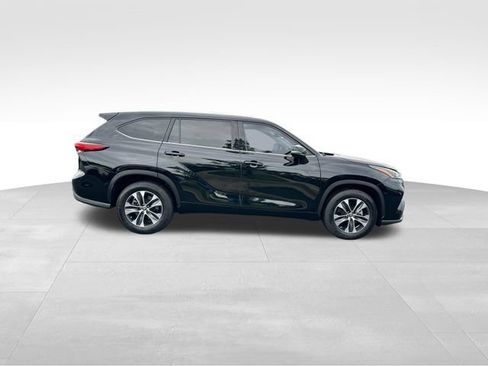 Used 2021 Toyota Highlander XLE FWD image 6