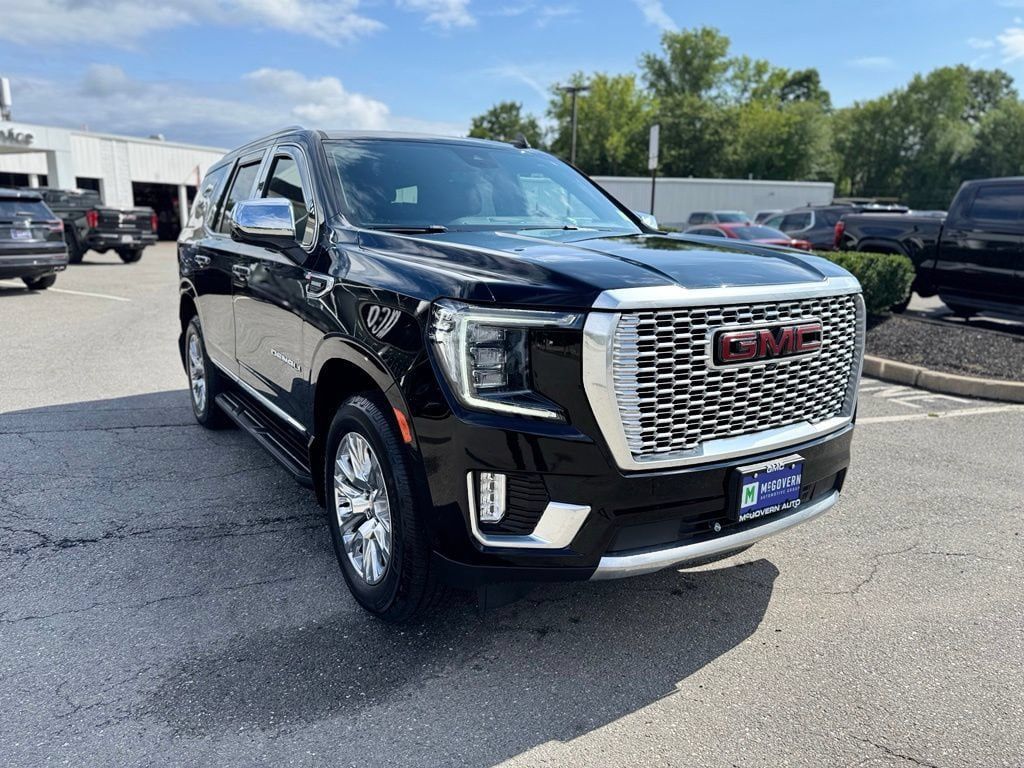 Used 2023 GMC Yukon Denali w/ Advanced Technology Package AWD/4WD image 9