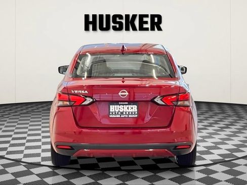 Used 2025 Nissan Versa SV image 4