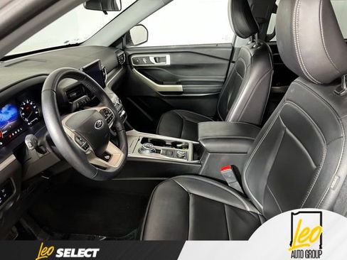 Used 2023 Ford Explorer XLT w/ Equipment Group 202A AWD/4WD image 12