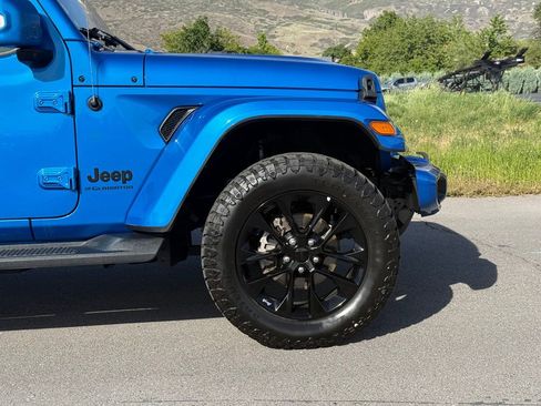 Used 2023 Jeep Gladiator Overland AWD/4WD image 3