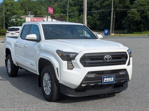 Used 2025 Toyota Tacoma SR5 RWD image 3