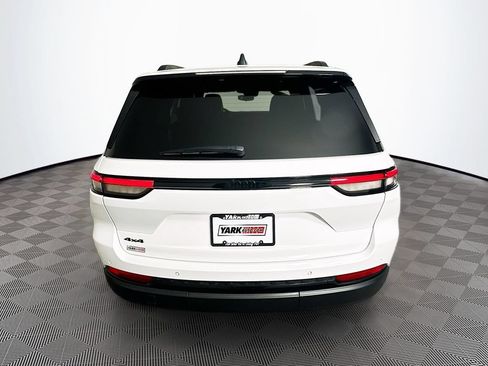 Certified 2023 Jeep Grand Cherokee Altitude AWD/4WD image 10