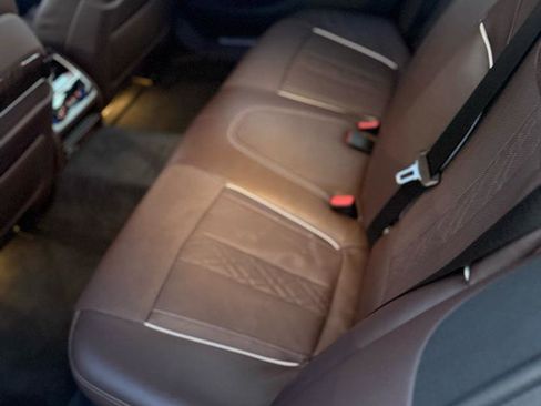Used 2022 BMW 740i xDrive w/ Premium Package AWD/4WD image 7