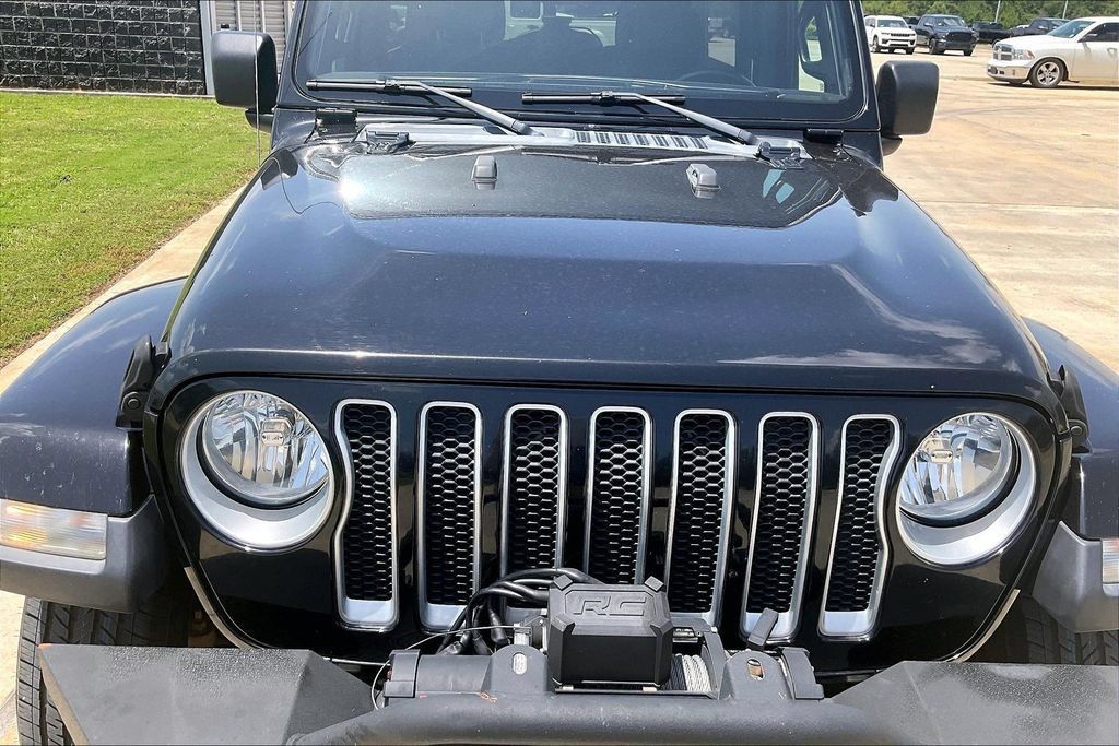 Used 2020 Jeep Wrangler Unlimited Sahara AWD/4WD image 9