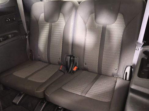 Used 2023 Kia Sorento LX image 12