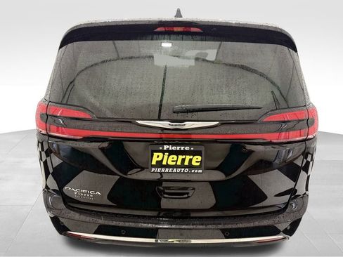 Used 2024 Chrysler Pacifica Touring-L image 3