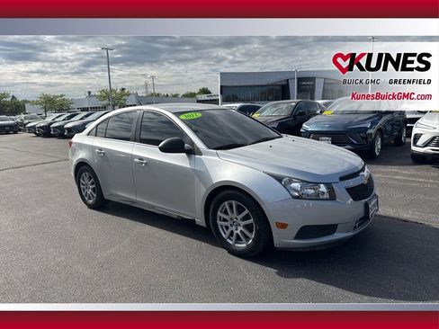 Used 2012 Chevrolet Cruze LS FWD image 2