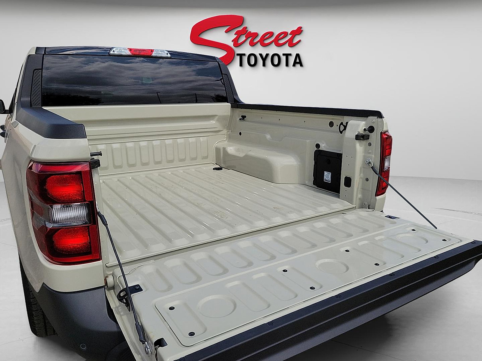 Used 2025 Ford Maverick XLT w/ XLT Luxury Package AWD/4WD image 7