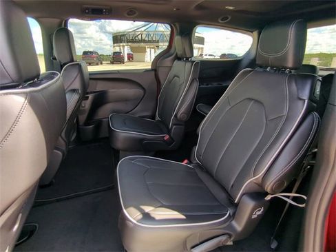 New 2026 Chrysler Pacifica Limited w/ S Appearance Package image 17