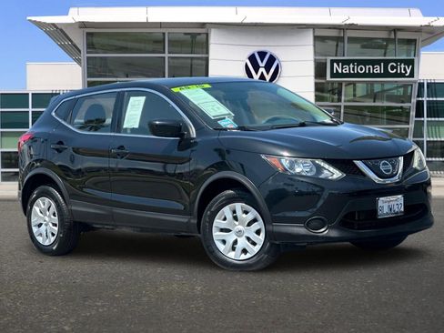 Used 2018 Nissan Rogue Sport S AWD/4WD image 2