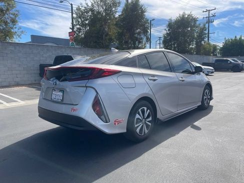 Used 2017 Toyota Prius Prime Plus w/ Preferred Accessory Package FWD image 2