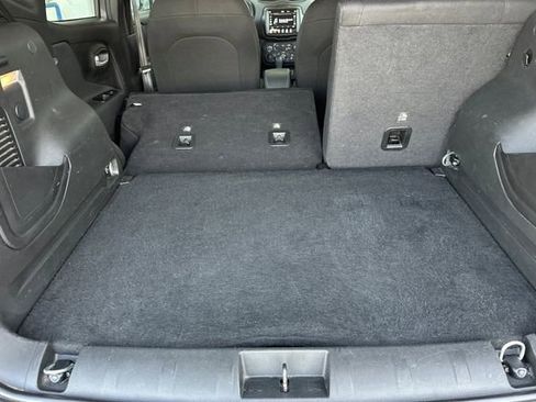 Used 2023 Jeep Renegade Latitude image 16