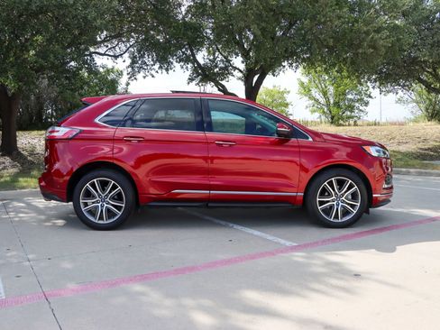 Used 2019 Ford Edge Titanium w/ Equipment Group 301A FWD image 8