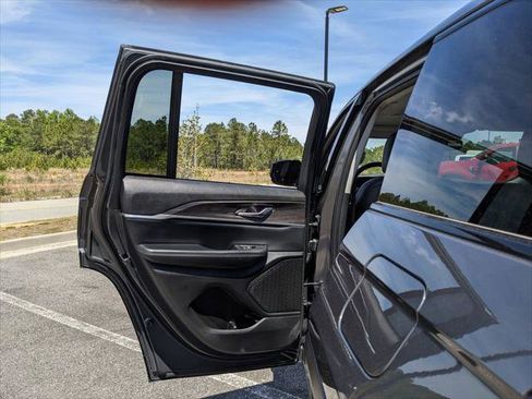 Certified 2024 Jeep Grand Cherokee Limited w/ Black Appearance Package image 57