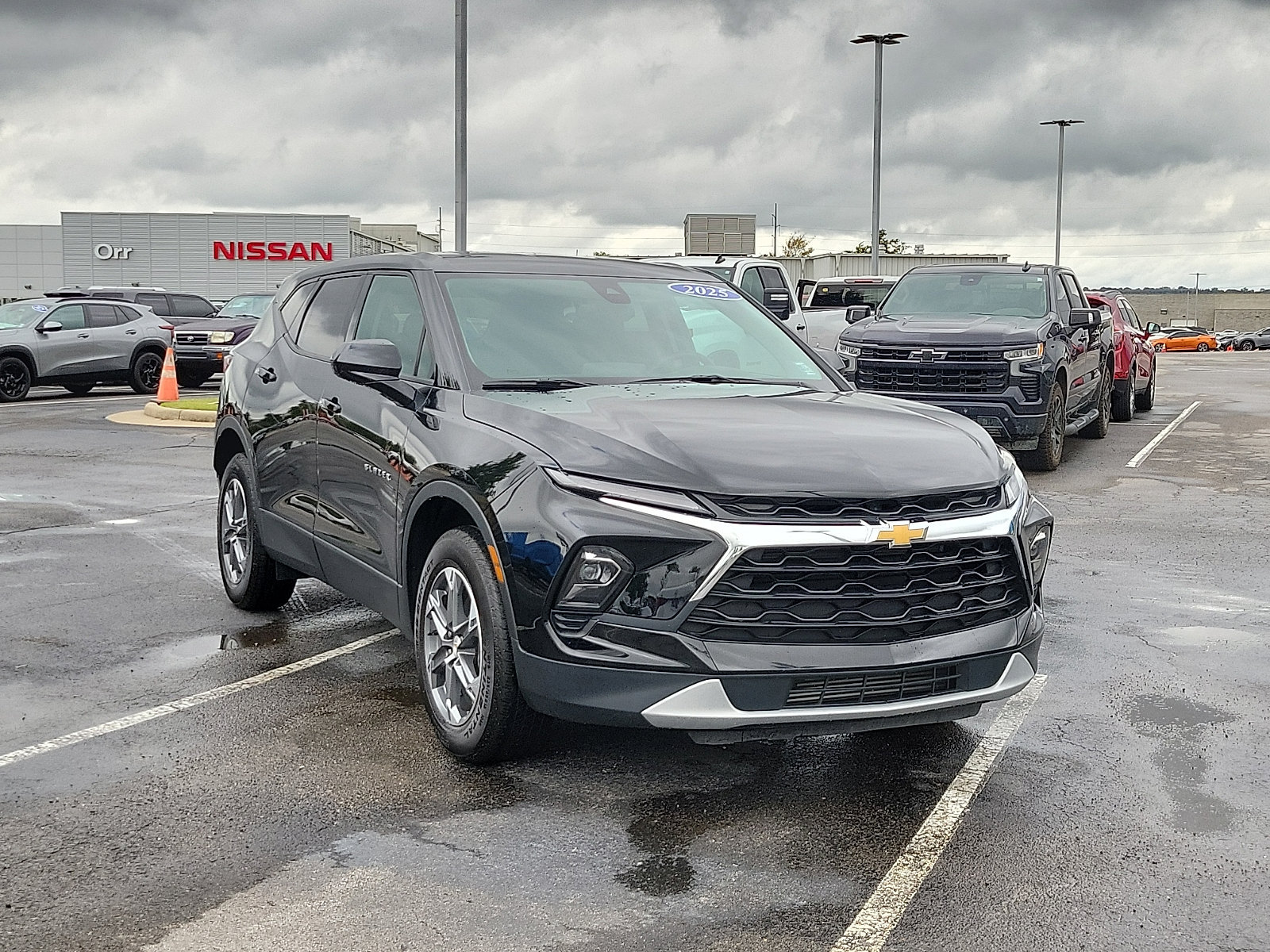 Used 2025 Chevrolet Blazer LT FWD image 1