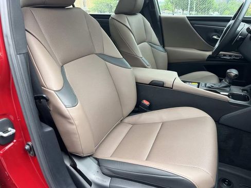 Used 2025 Lexus ES 300h w/ Premium Package FWD image 27