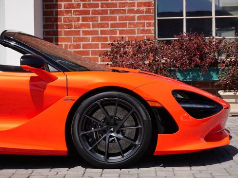 Used 2024 McLaren 750S Spider RWD image 7