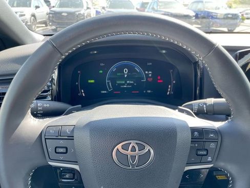 Used 2025 Toyota Camry SE image 19