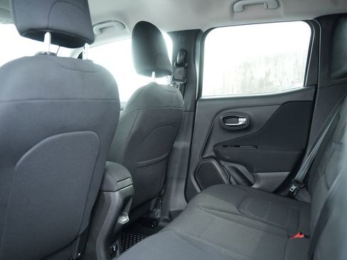 Used 2021 Jeep Renegade Latitude w/ Luxury Group I image 23