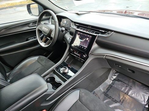 Used 2024 Jeep Grand Cherokee Altitude image 14