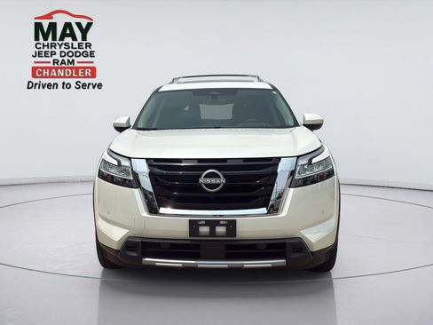Used 2024 Nissan Pathfinder Platinum w/ Cargo Package AWD/4WD image 2