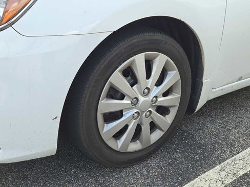 Used 2017 Nissan Sentra S FWD image 5