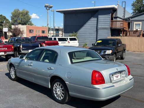 Used 2007 Lincoln Town Car Signature RWD image 4