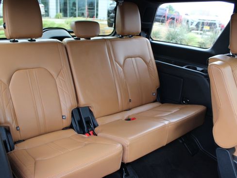 Used 2023 Ford Expedition Platinum AWD/4WD image 26