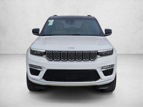 New 2025 Jeep Grand Cherokee Summit image 2