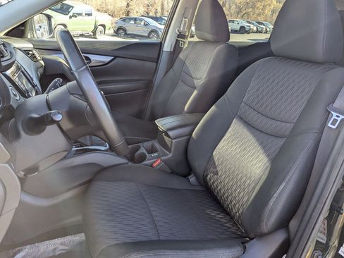 Used 2020 Nissan Rogue SV image 28